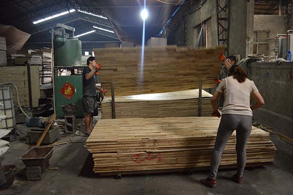 好色先生TV下载板材塗膠現場